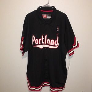 Portland Trailblazers Workout button shirt